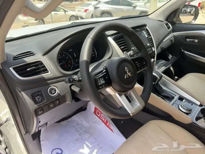 ميتسوبيشي مونتيرو ستاندر موديل 2025 بنزين 11