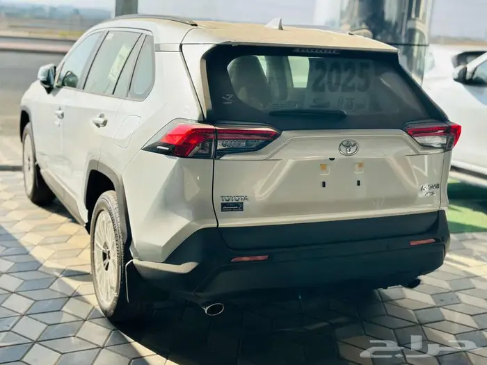 تويوتا راف فور نص فل وستاندر 2025 2