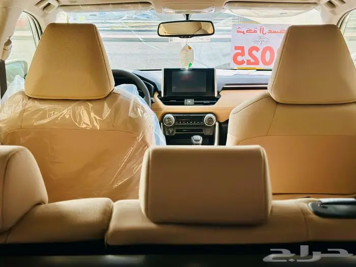 تويوتا راف فور نص فل وستاندر 2025 9