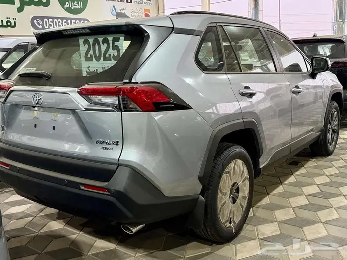 تويوتا راف فور نص فل وستاندر 2025 11