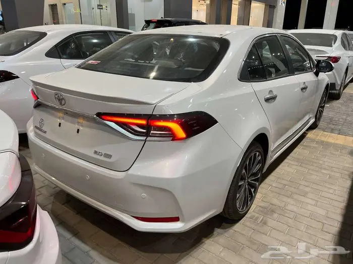 تويوتا كورولا 2.0 GLi فل كامل بنزين 2025 8