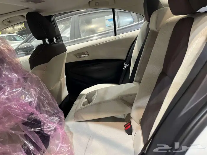 تويوتا كورولا 2.0 GLi فل كامل بنزين 2025 4