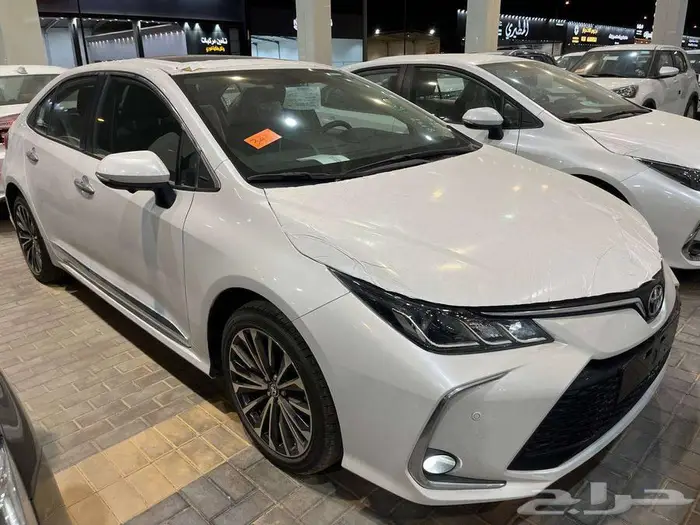 تويوتا كورولا 2.0 GLi فل كامل بنزين 2025 1