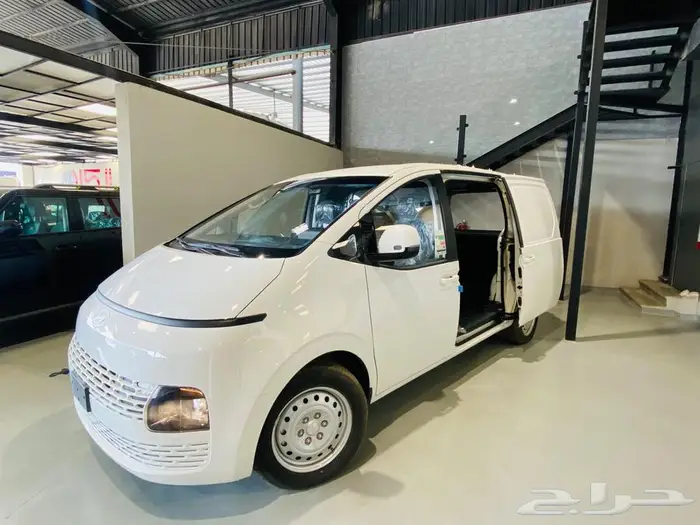 هيونداي ستاريا 2.2 فان بضاعة اوتوماتيك ديزل 2025 1