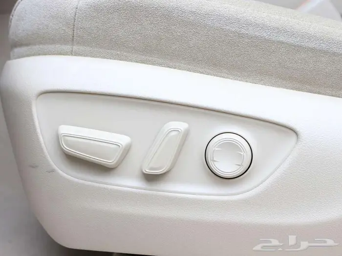 تويوتا لاندكروزر GXR3 2024 18