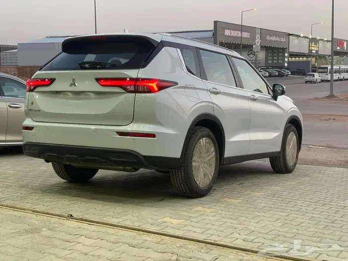 ميتسوبيشي أوتلاندر ستاندر 2024 - بانوراما 4