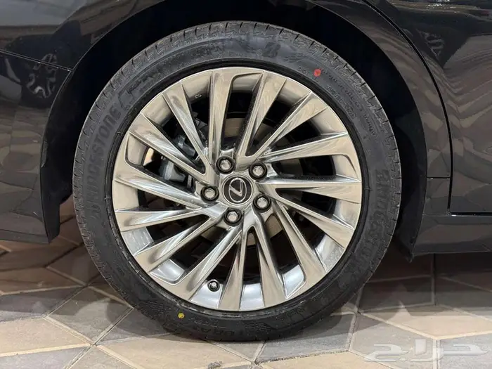 لكزس ES350 DD موديل 2025 الفخامة والأداء المتميز 12