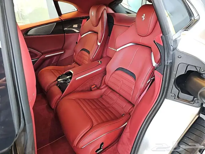 2025 Ferrari Purosangue 12