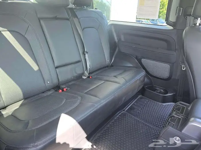 2023 Land Rover Defender 90 S 10