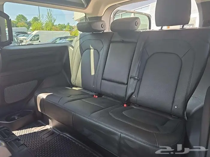 2023 Land Rover Defender 90 S 11