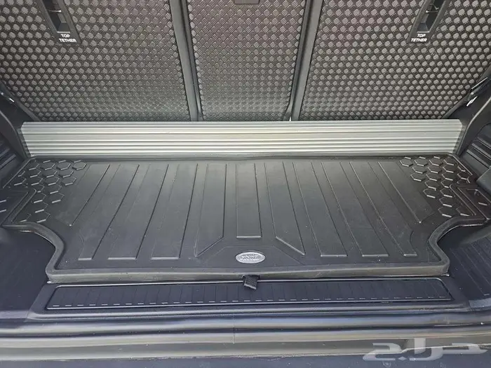 2023 Land Rover Defender 90 S 14