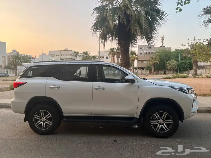 للبيع تويوتا فورتشنر 2023 6 سلندر نظيفة جدا 3