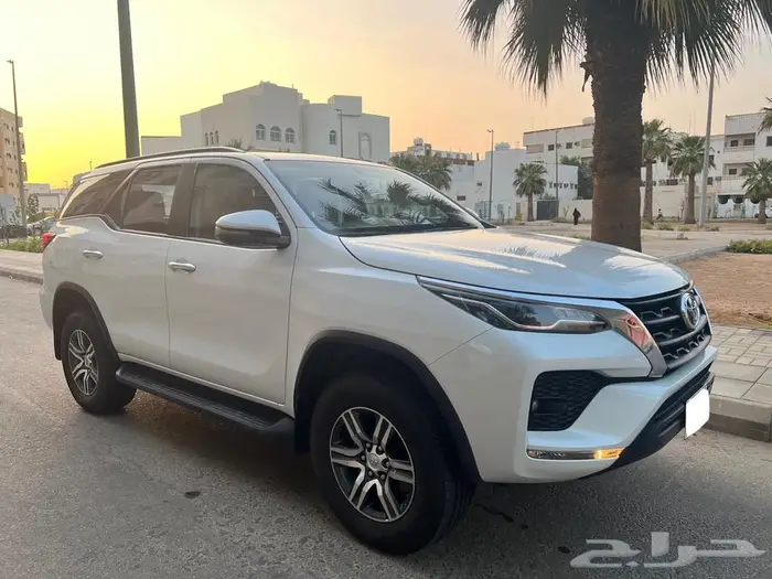 للبيع تويوتا فورتشنر 2023 6 سلندر نظيفة جدا 1