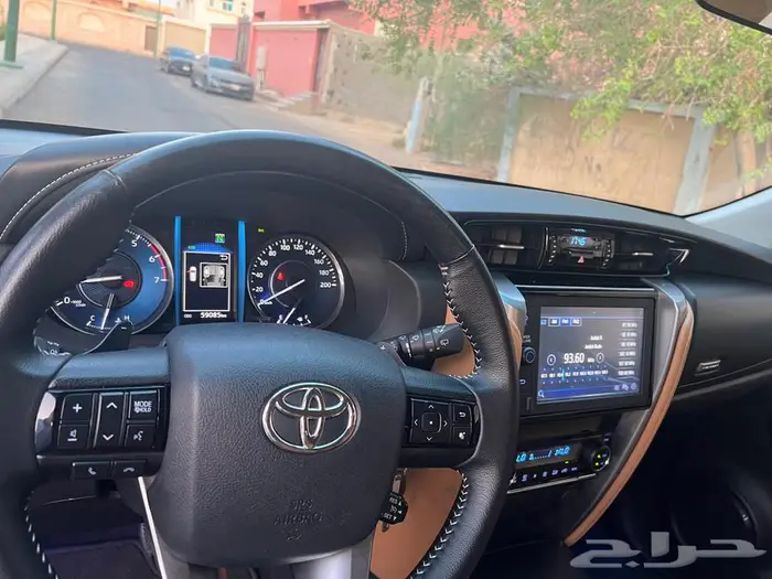 للبيع تويوتا فورتشنر 2023 6 سلندر نظيفة جدا 4