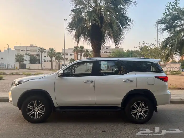 للبيع تويوتا فورتشنر 2023 6 سلندر نظيفة جدا 5