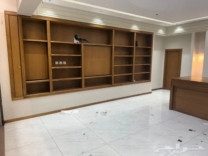 محل خياطه رجالي ارفف وطاولة قص 1