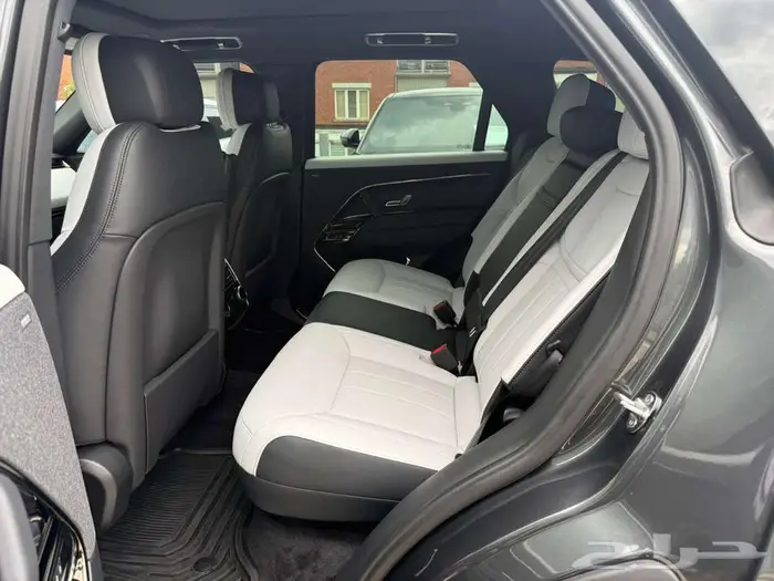 رنج روفر اسبورت موديل 2025 - HSE ب 370 الف ريال 10