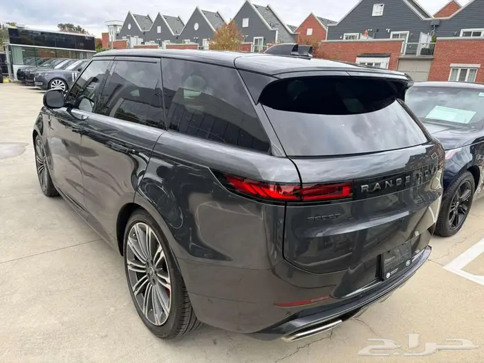 رنج روفر اسبورت موديل 2025 - HSE ب 370 الف ريال 3