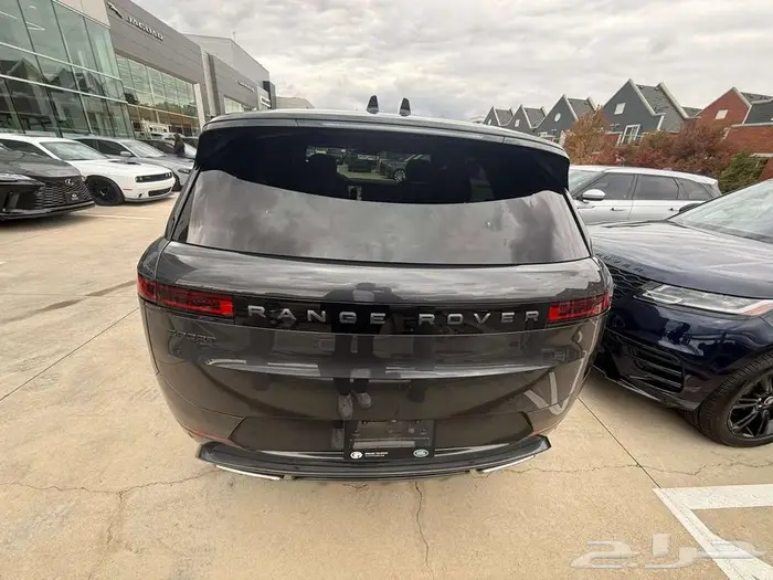 رنج روفر اسبورت موديل 2025 - HSE ب 370 الف ريال 4