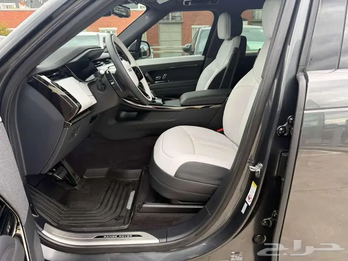 رنج روفر اسبورت موديل 2025 - HSE ب 370 الف ريال 6