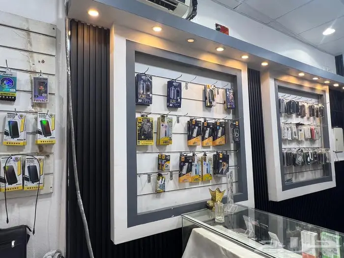 محل جوالات للتقبيل في 6 على 6 3