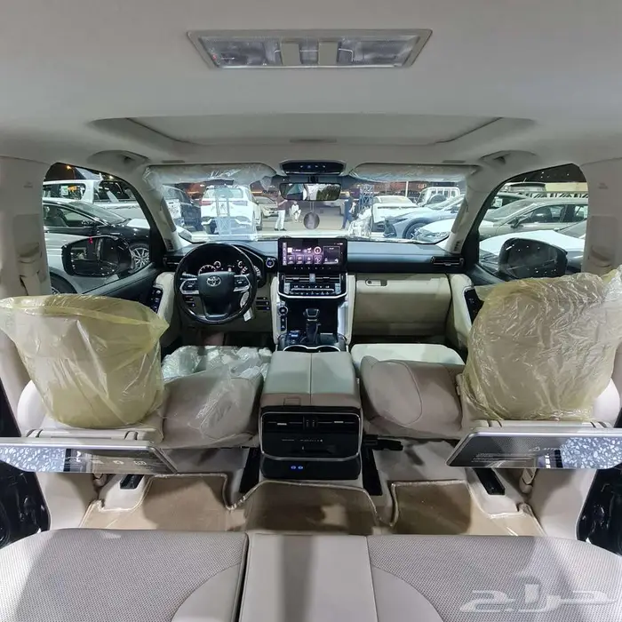 تويوتا لاندكروزر GXR - L4 بنزين 2024 على السوم 4