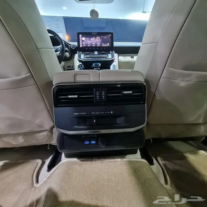 تويوتا لاندكروزر GXR - L4 بنزين 2024 على السوم 15