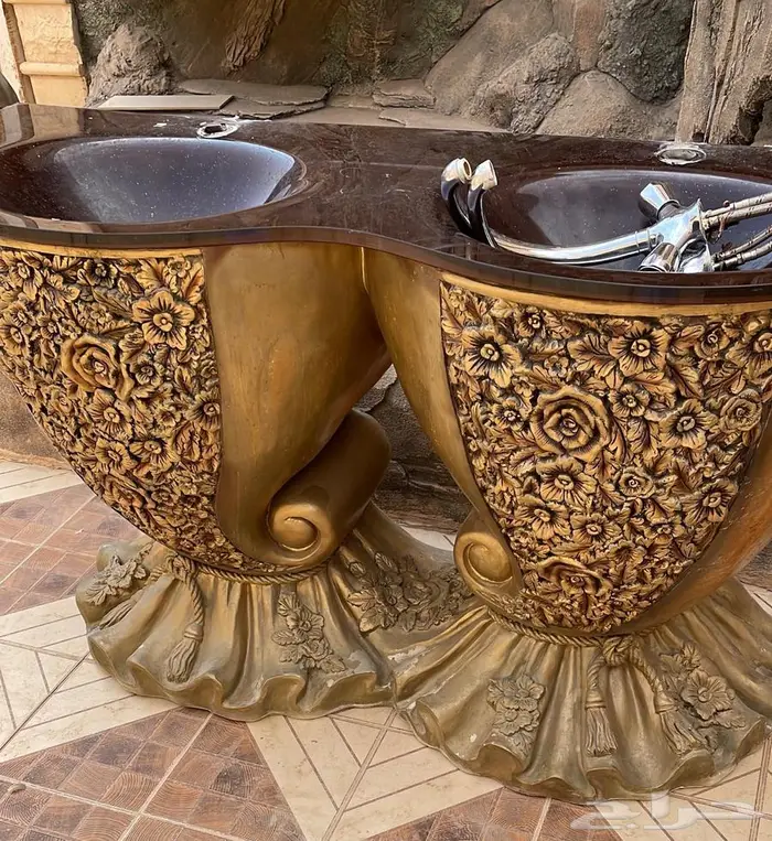 مغسلتين مع خلاطهم ومرايه بنفس الشكل 0