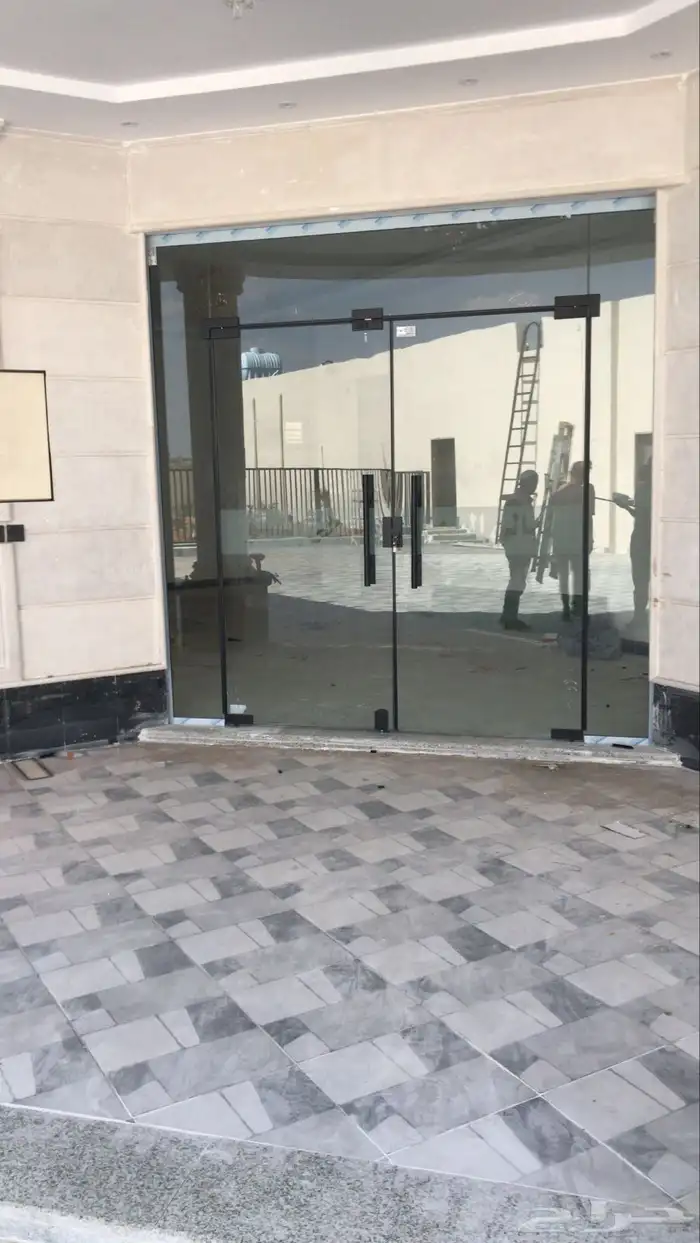 صيانه زجاج سكريت وتركيب زجاج سكريت 12 ملي 1