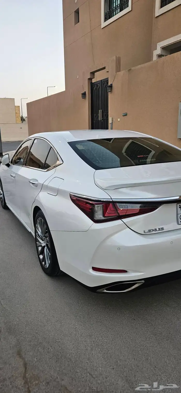 للبيع لكزس ES350 موديل 2019 الممشى قليل لامانع بالبدل 6