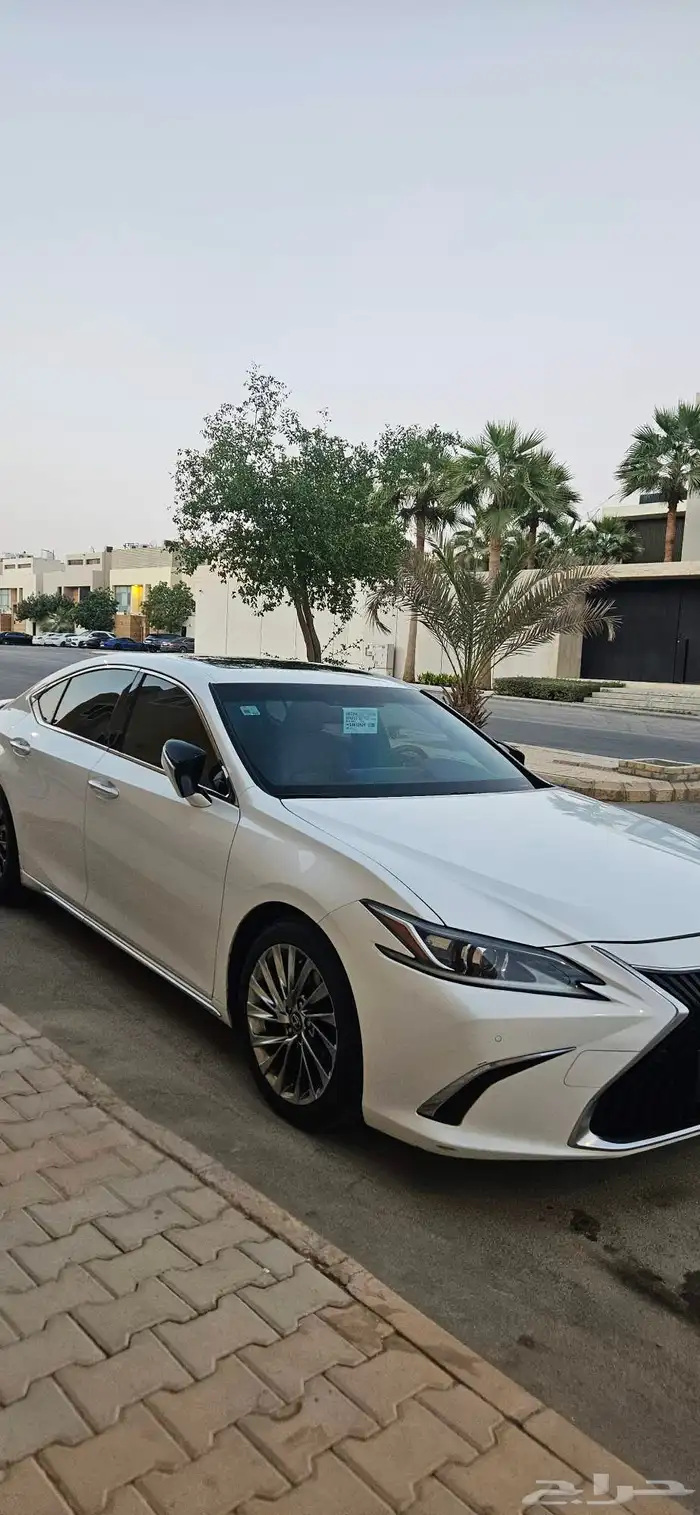 للبيع لكزس ES350 موديل 2019 الممشى قليل لامانع بالبدل 8