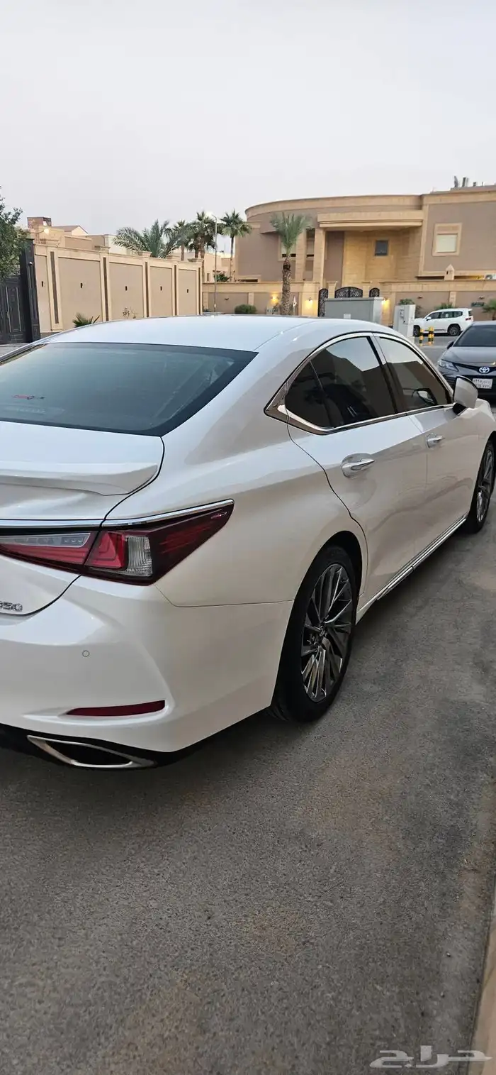 للبيع لكزس ES350 موديل 2019 الممشى قليل لامانع بالبدل 9