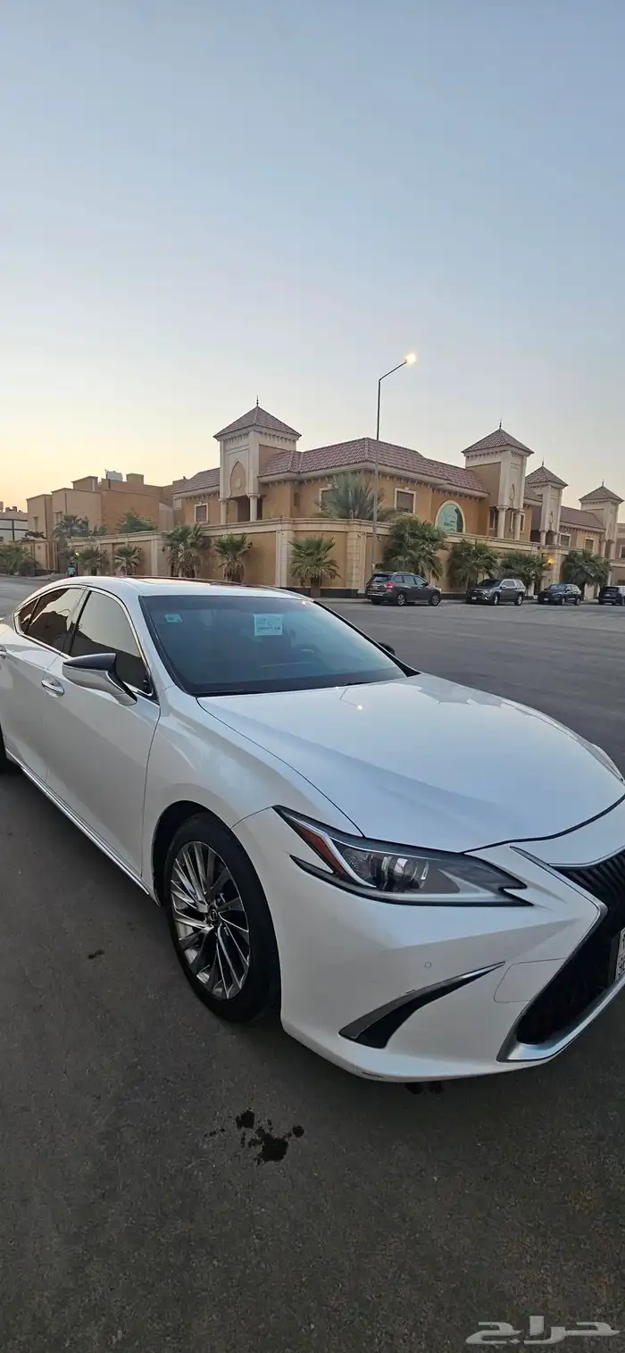 للبيع لكزس ES350 موديل 2019 الممشى قليل لامانع بالبدل 0