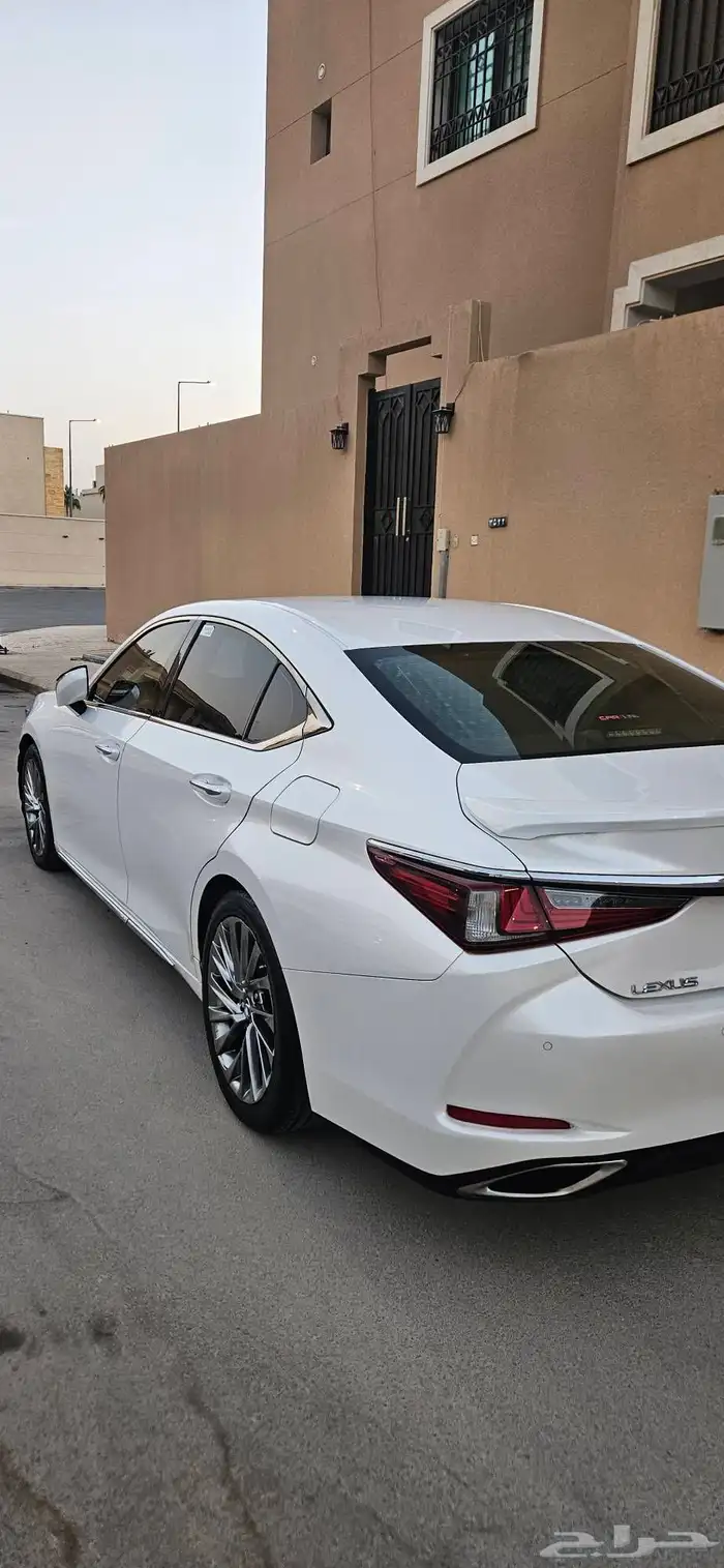 للبيع لكزس ES350 موديل 2019 الممشى قليل لامانع بالبدل 7