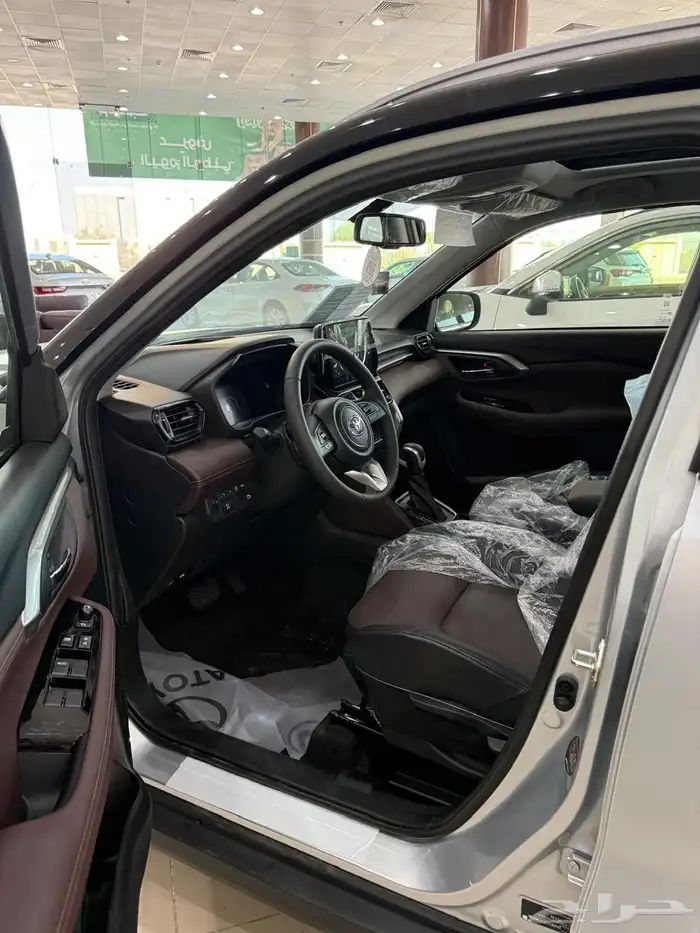 تويوتا اوربان كروز GLX 1