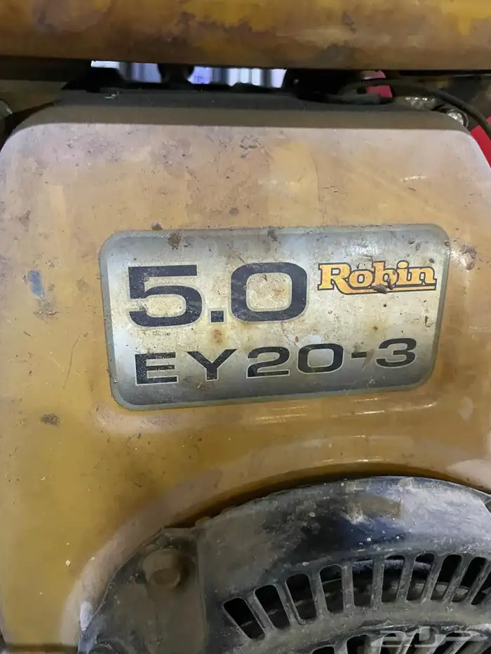 رافعة صغيره مع رجاج سوبارو للبيع 8