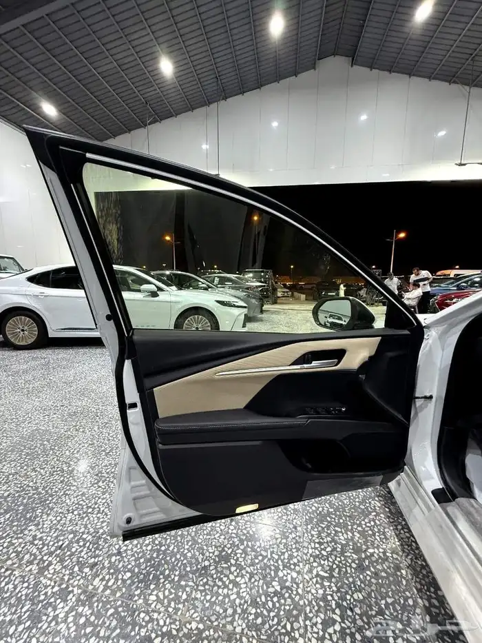 تويوتا كامري فتحه هايبرد Le 2025 9