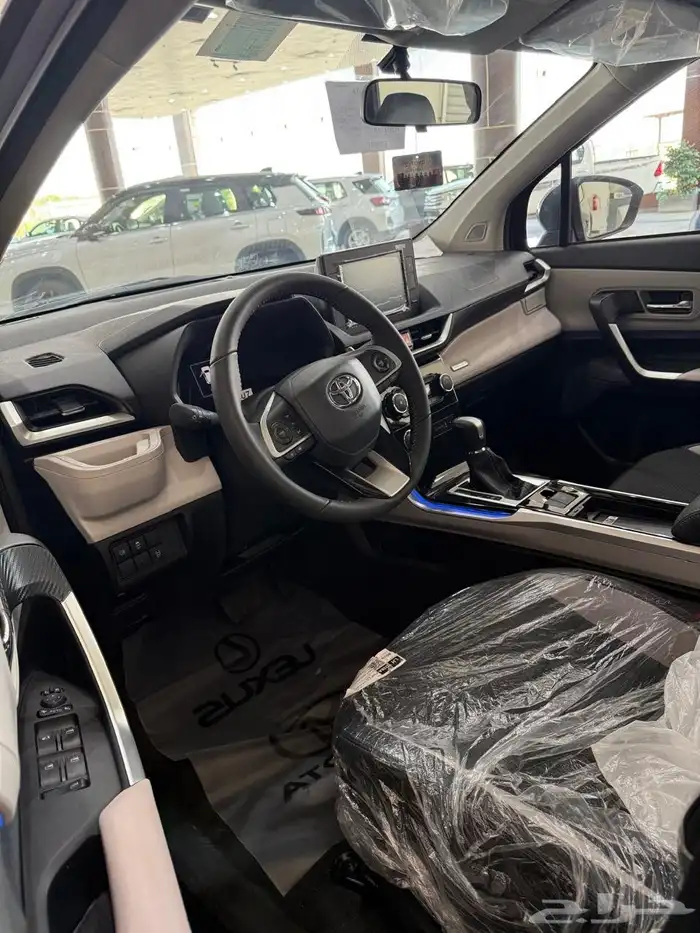 تويوتا اوربان كروز GLX 8