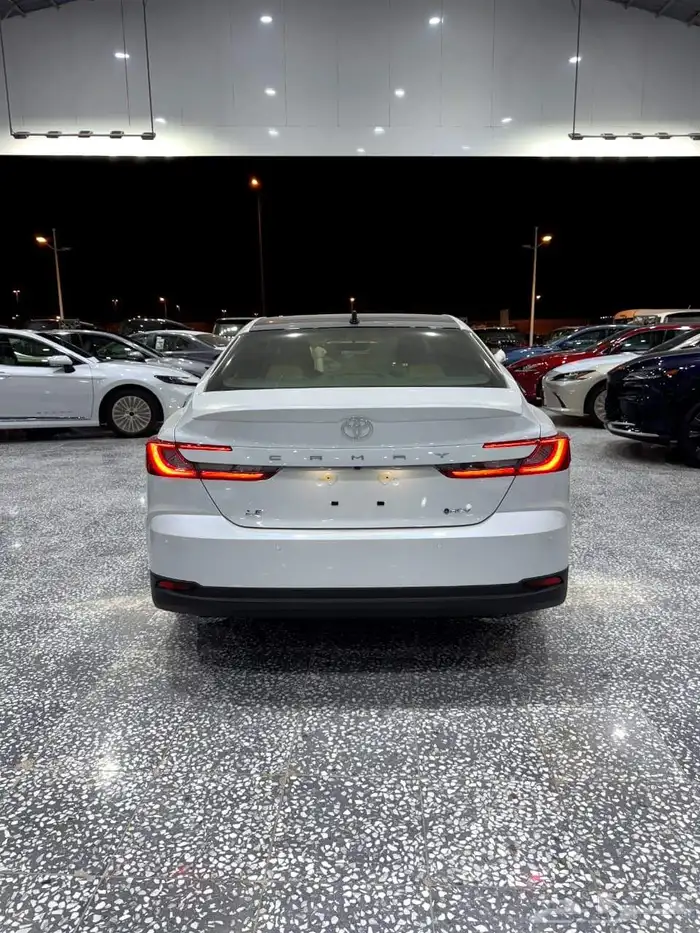 تويوتا كامري فتحه هايبرد Le 2025 2