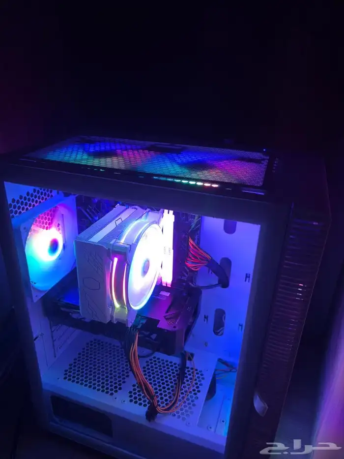 للبيع كمبيوتر تجميعة قوية للألعاب والتصميم 4