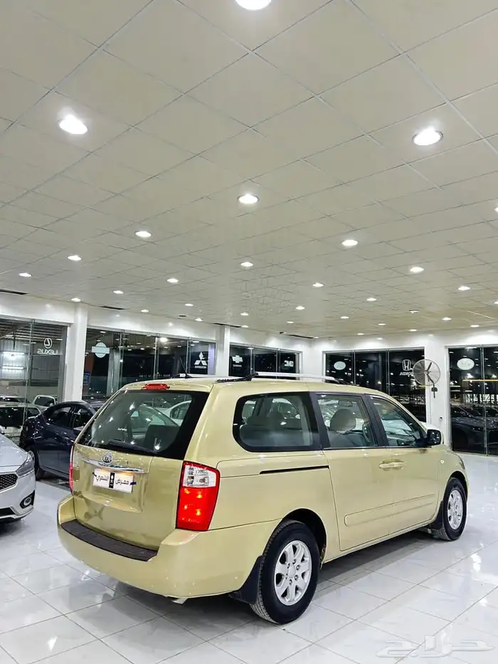 كيا كارنيفال 2009 4