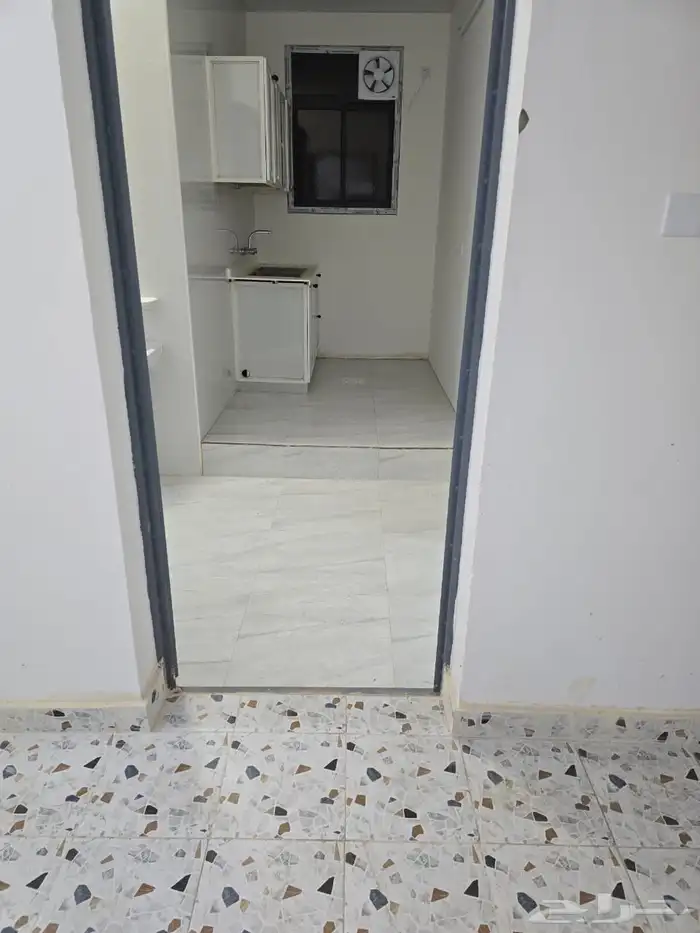 شقه للايجار عزاب 3