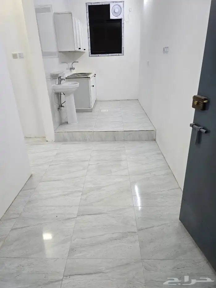 شقه للايجار عزاب 0