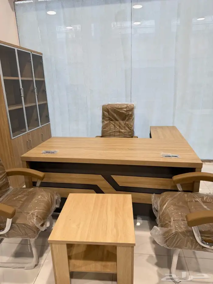 طاولة مكتب  كراسي  خزانات  كرسي انتظار  أرائك متاحة 40