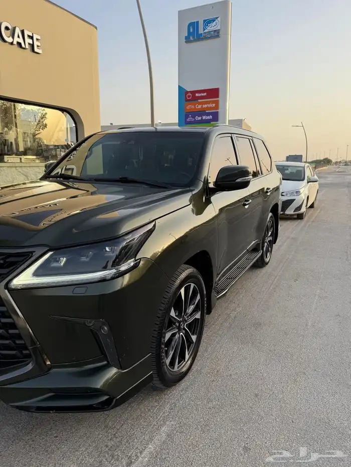 جيب لكزس 2021 بلاك ايديشن 5