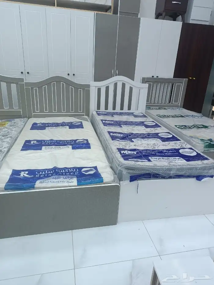 غرفة نوم كاملة  أثاث منزلي  سرير ودولاب وبطانيات 30