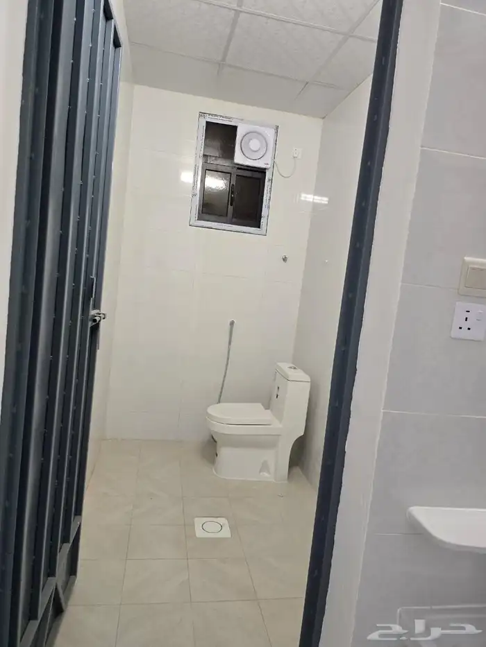 شقه للايجار عزاب 4