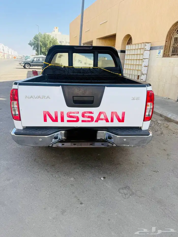 للبيع نيسان نافارا 2015 2