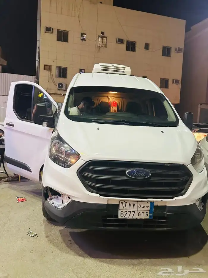 فورد باص ديزل بضاعه 2023 ثلاجه تبريد للإيجار 1