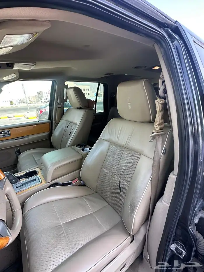 لنكولن نافيجتور 2009 نظيف شبه مخزن 6